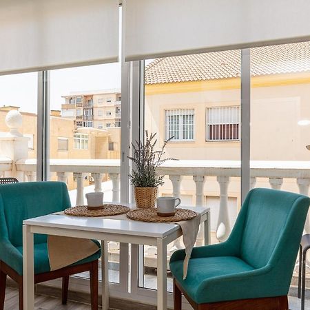 Apartamentos Lola Beach Малага Екстер'єр фото