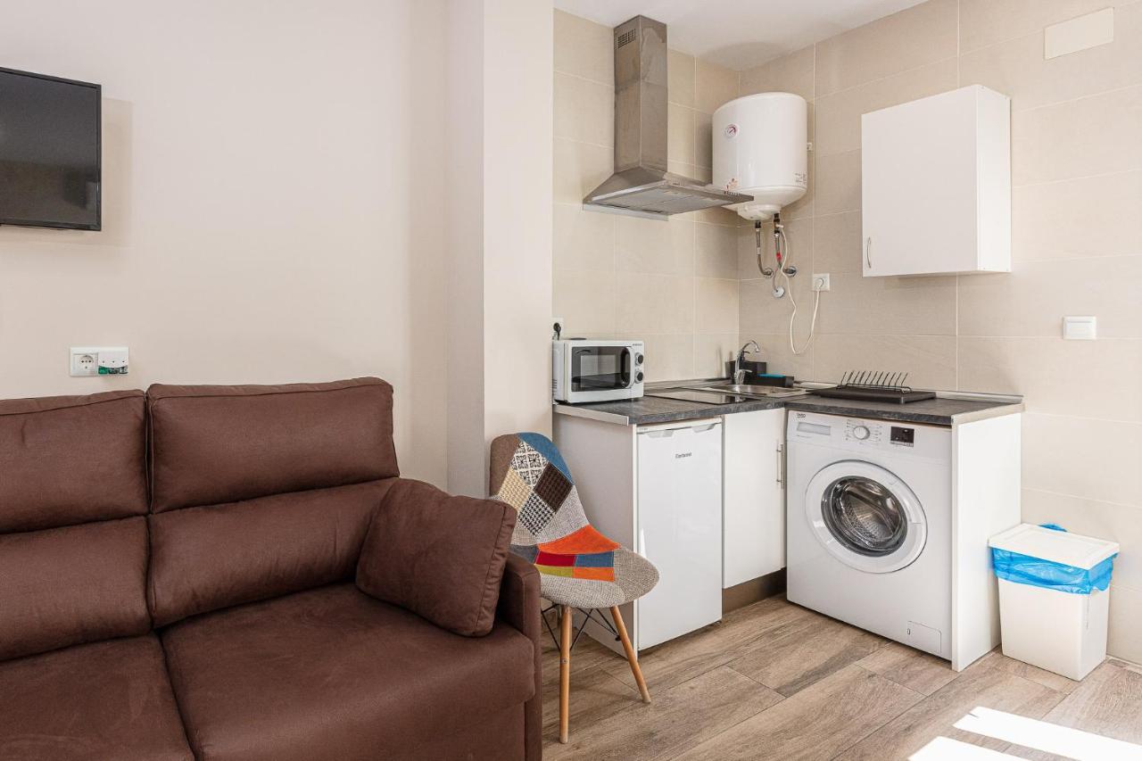 Apartamentos Lola Beach Малага Екстер'єр фото