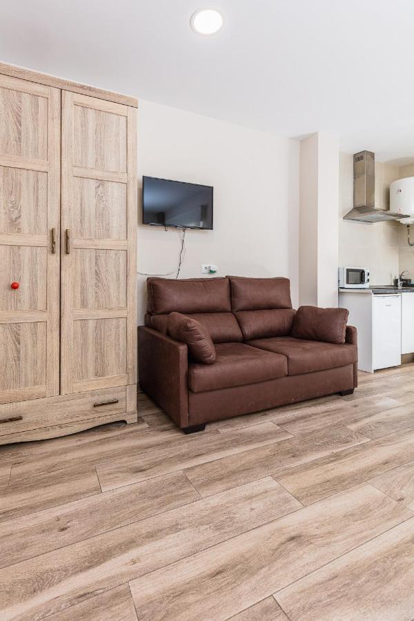 Apartamentos Lola Beach Малага Екстер'єр фото