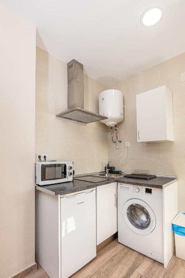 Apartamentos Lola Beach Малага Екстер'єр фото