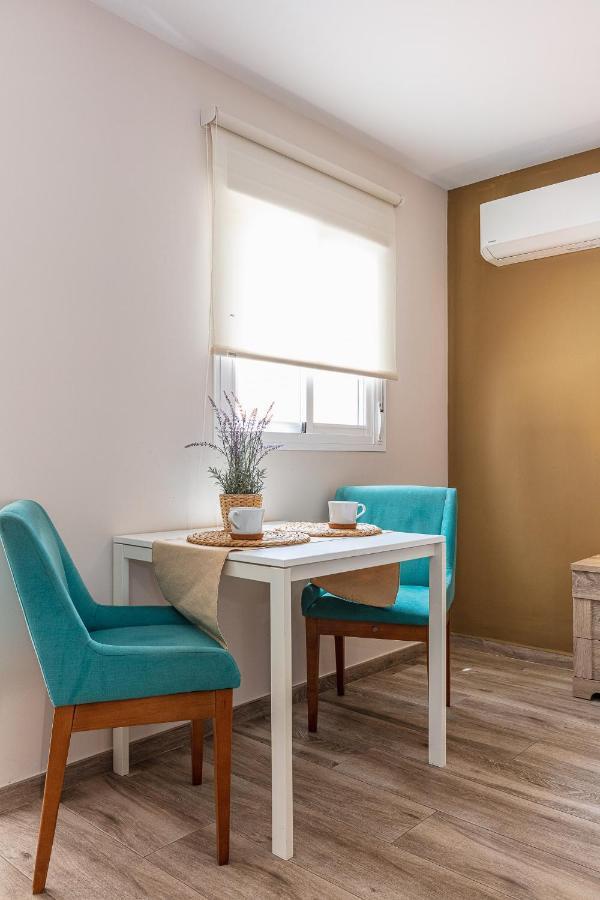 Apartamentos Lola Beach Малага Екстер'єр фото