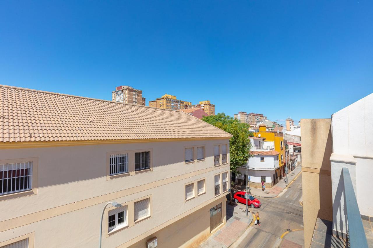 Apartamentos Lola Beach Малага Екстер'єр фото