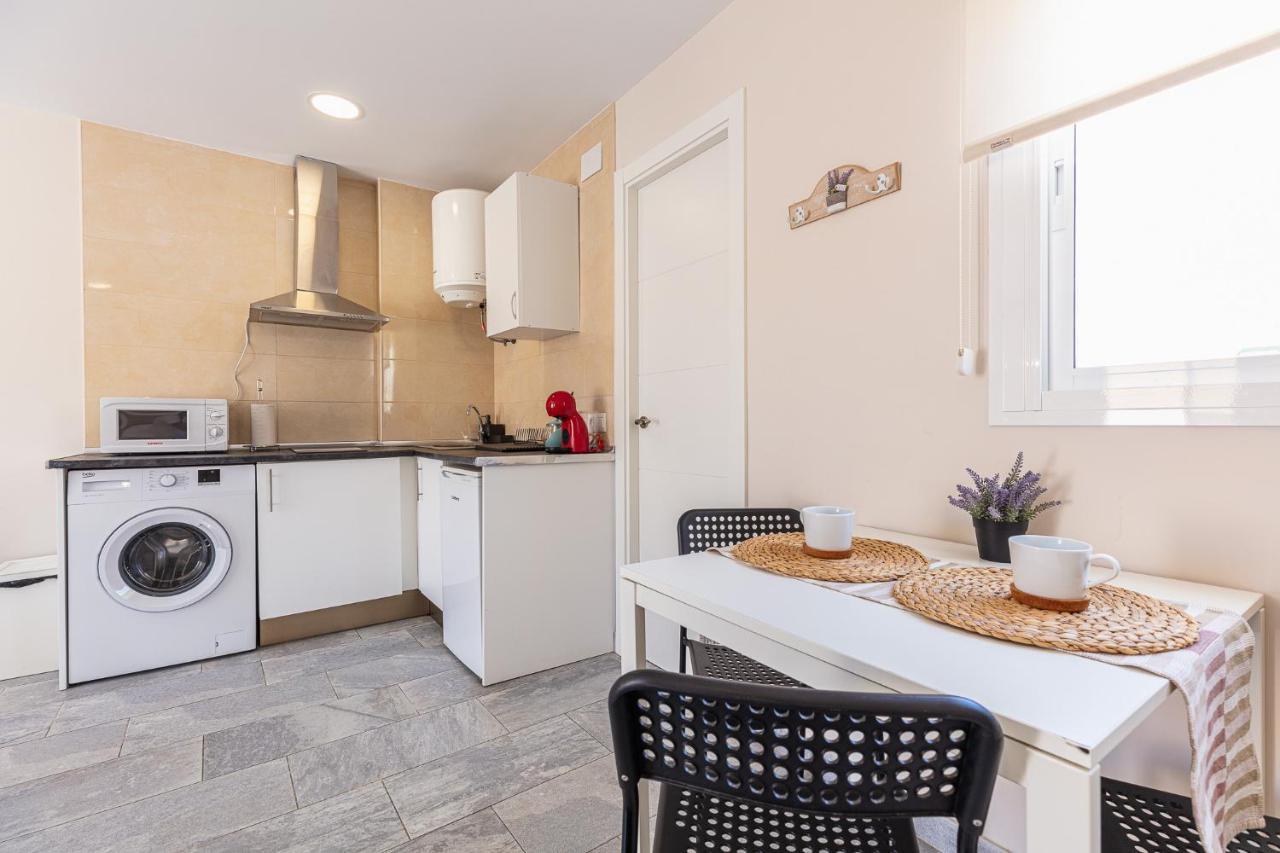 Apartamentos Lola Beach Малага Екстер'єр фото