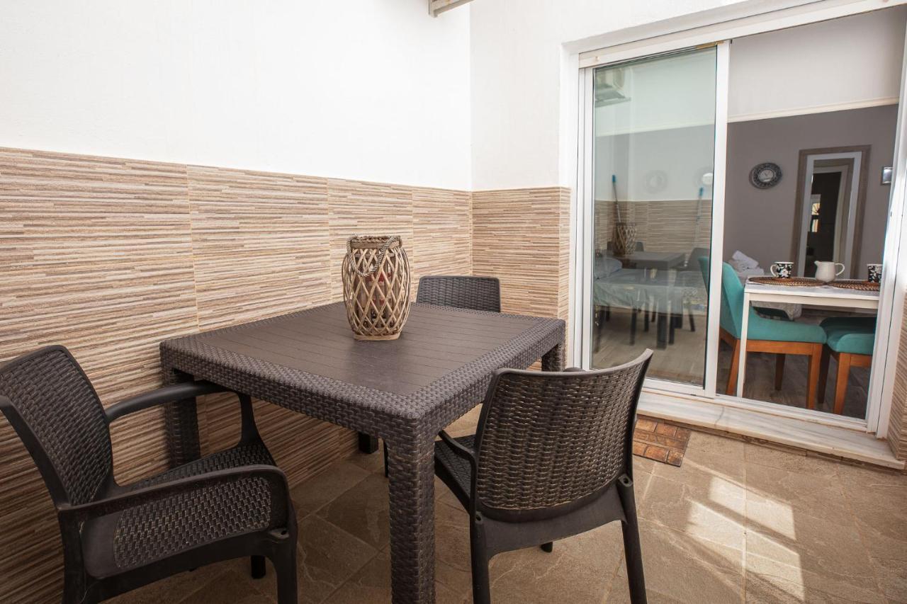 Apartamentos Lola Beach Малага Екстер'єр фото