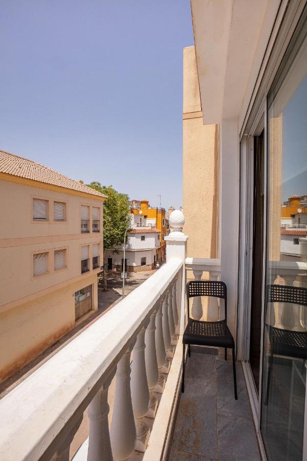 Apartamentos Lola Beach Малага Екстер'єр фото