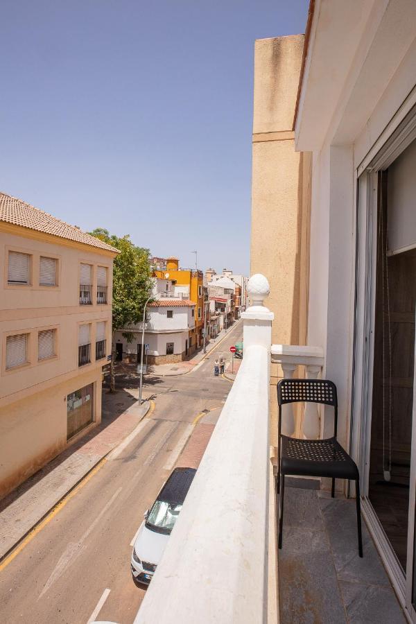 Apartamentos Lola Beach Малага Екстер'єр фото