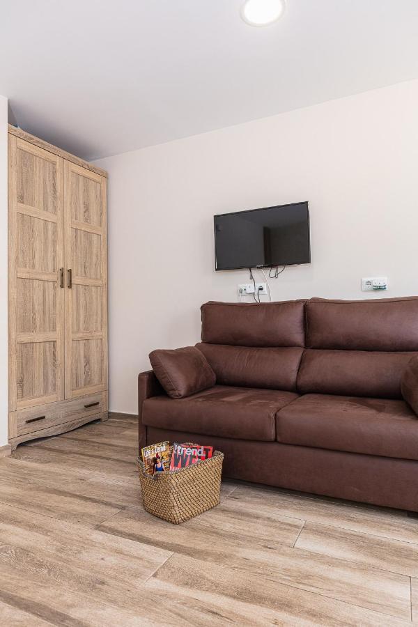 Apartamentos Lola Beach Малага Екстер'єр фото