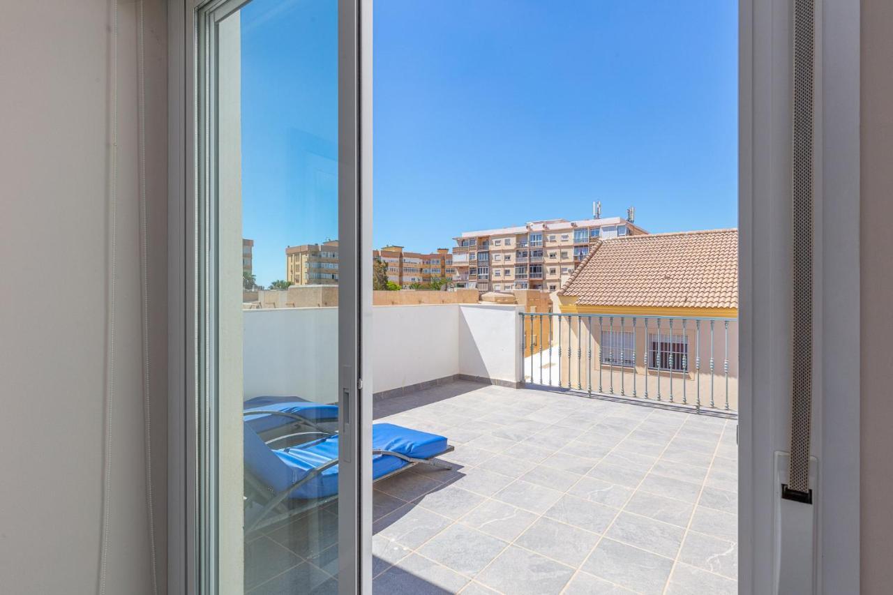 Apartamentos Lola Beach Малага Екстер'єр фото